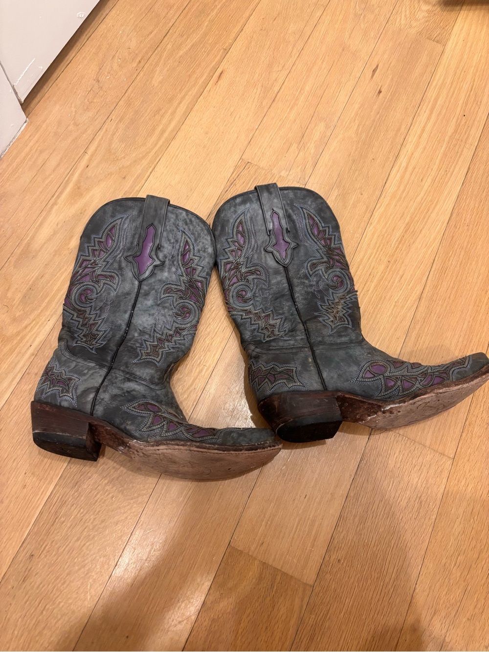 Women’s Gray & Purple Embroidered Western Boots